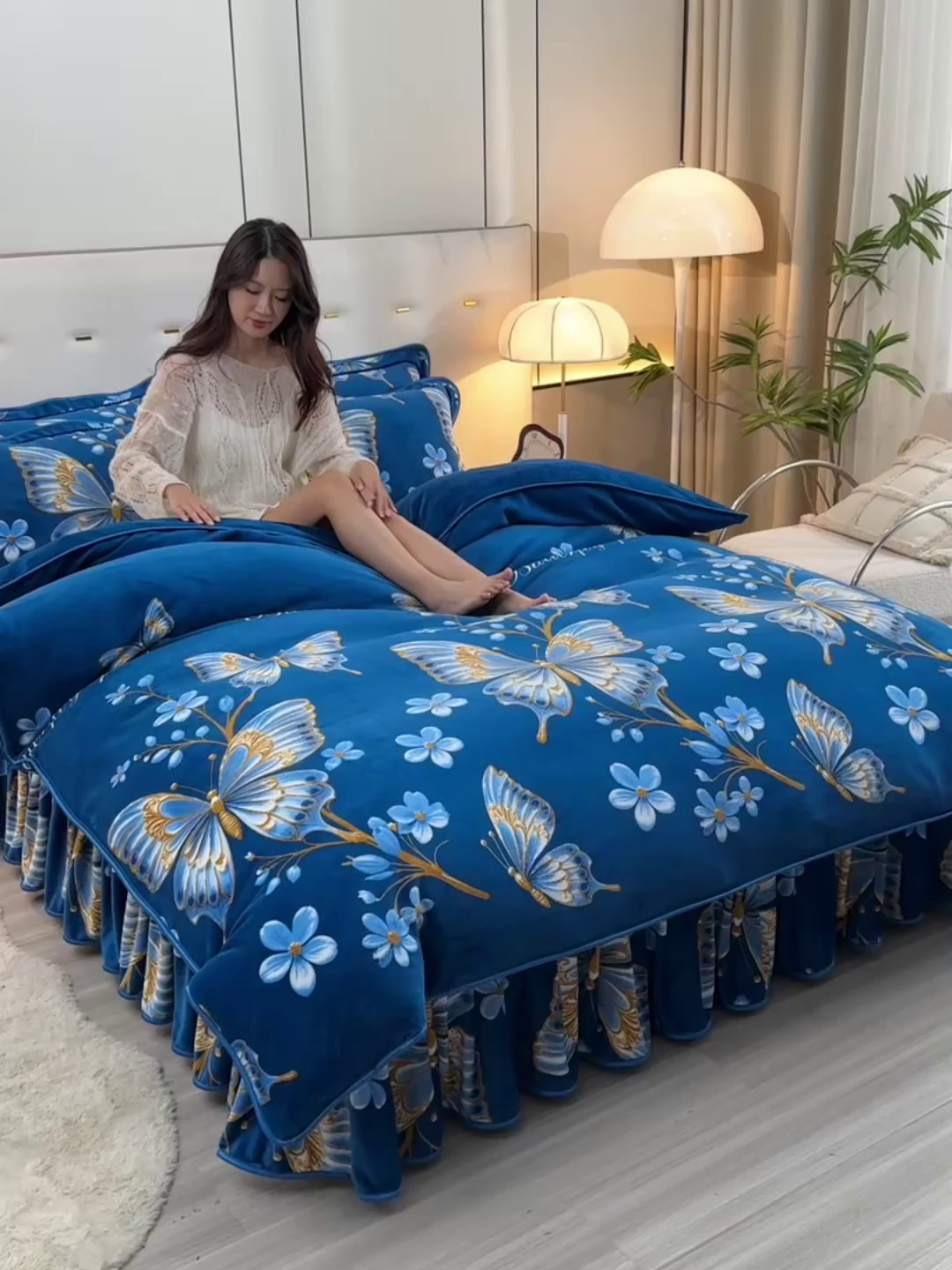 91家纺网 家纺一手货源 找家纺 2025新款230克8.5斤加厚高克重牛奶绒金貂绒法莱绒四件套冬季加绒法兰绒床裙款 梦蝶