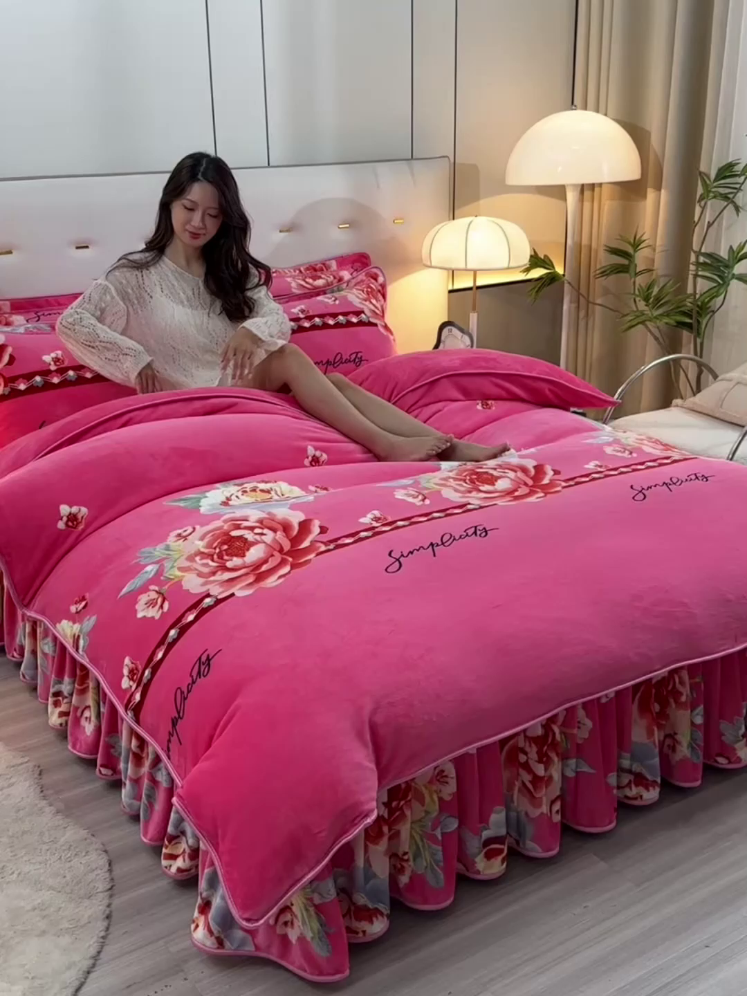 91家纺网 家纺一手货源 找家纺 2025新款230克8.5斤加厚高克重牛奶绒金貂绒法莱绒四件套冬季加绒法兰绒床裙款 牡丹盛开
