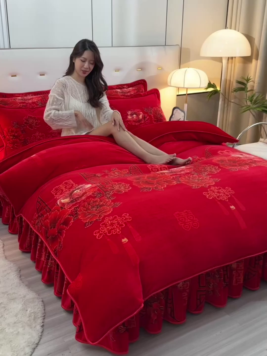 91家纺网 家纺一手货源 找家纺 2025新款230克8.5斤加厚高克重牛奶绒金貂绒法莱绒四件套冬季加绒法兰绒床裙款 喜结良缘