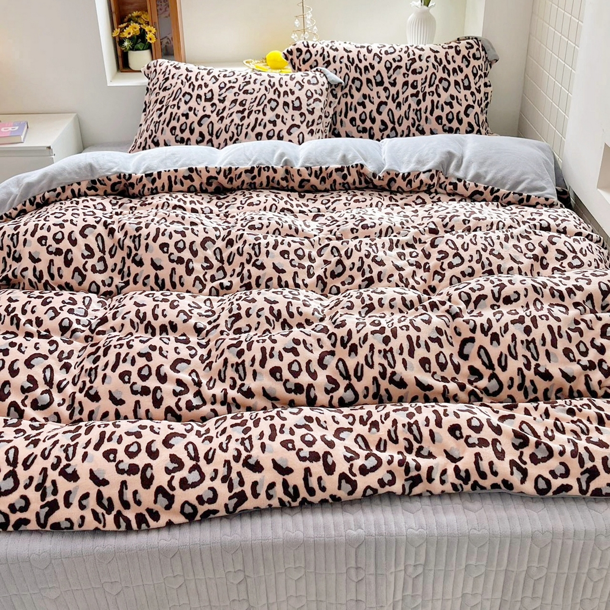 91家纺网 家纺一手货源 找家纺 （总）恋尚羽家纺 2025新款印花牛奶绒大床裙床盖四件套