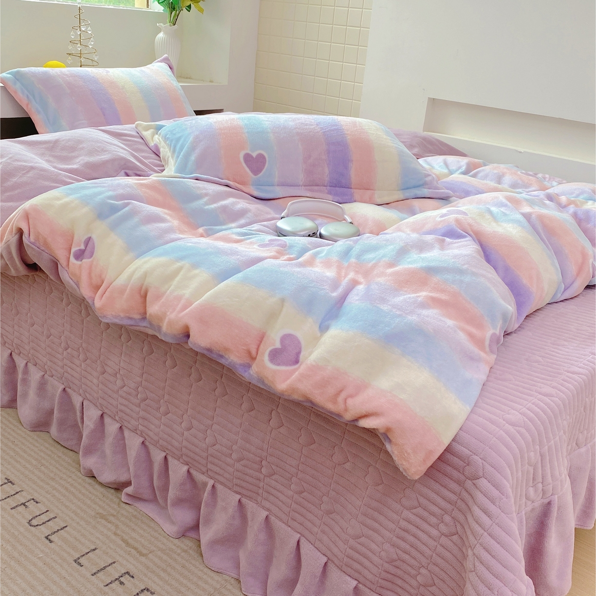 91家纺网 家纺一手货源 找家纺 恋尚羽家纺 2025新款印花牛奶绒大床裙床盖四件套 彩虹