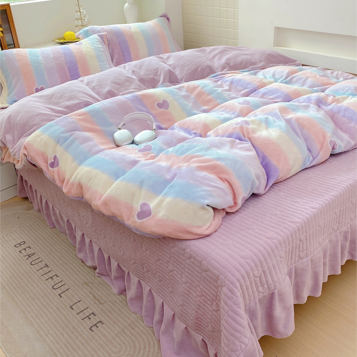 91家纺网 家纺一手货源 找家纺 恋尚羽家纺 2025新款印花牛奶绒大床裙床盖四件套 彩虹