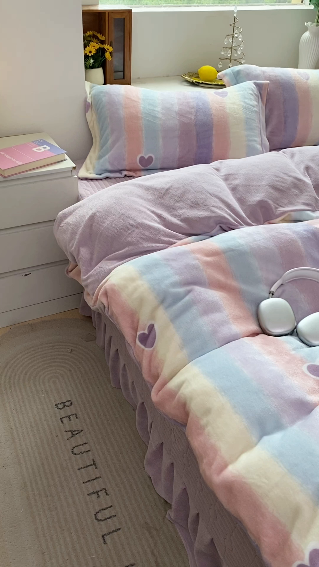 91家纺网 家纺一手货源 找家纺 恋尚羽家纺 2025新款印花牛奶绒大床裙床盖四件套 彩虹