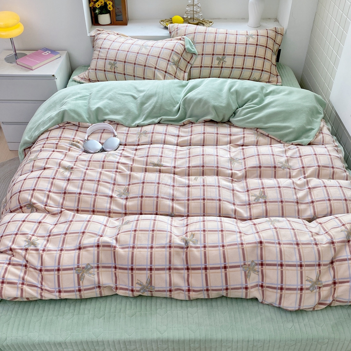 91家纺网 家纺一手货源 找家纺 恋尚羽家纺 2025新款印花牛奶绒大床裙床盖四件套 格调