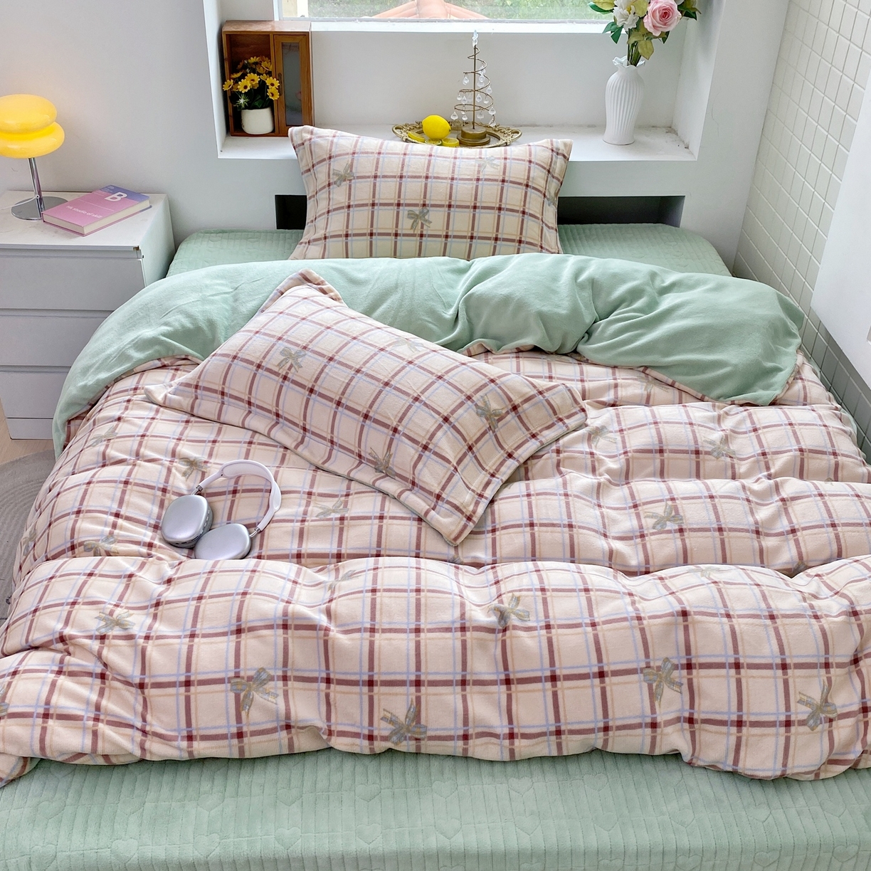 91家纺网 家纺一手货源 找家纺 恋尚羽家纺 2025新款印花牛奶绒大床裙床盖四件套 格调