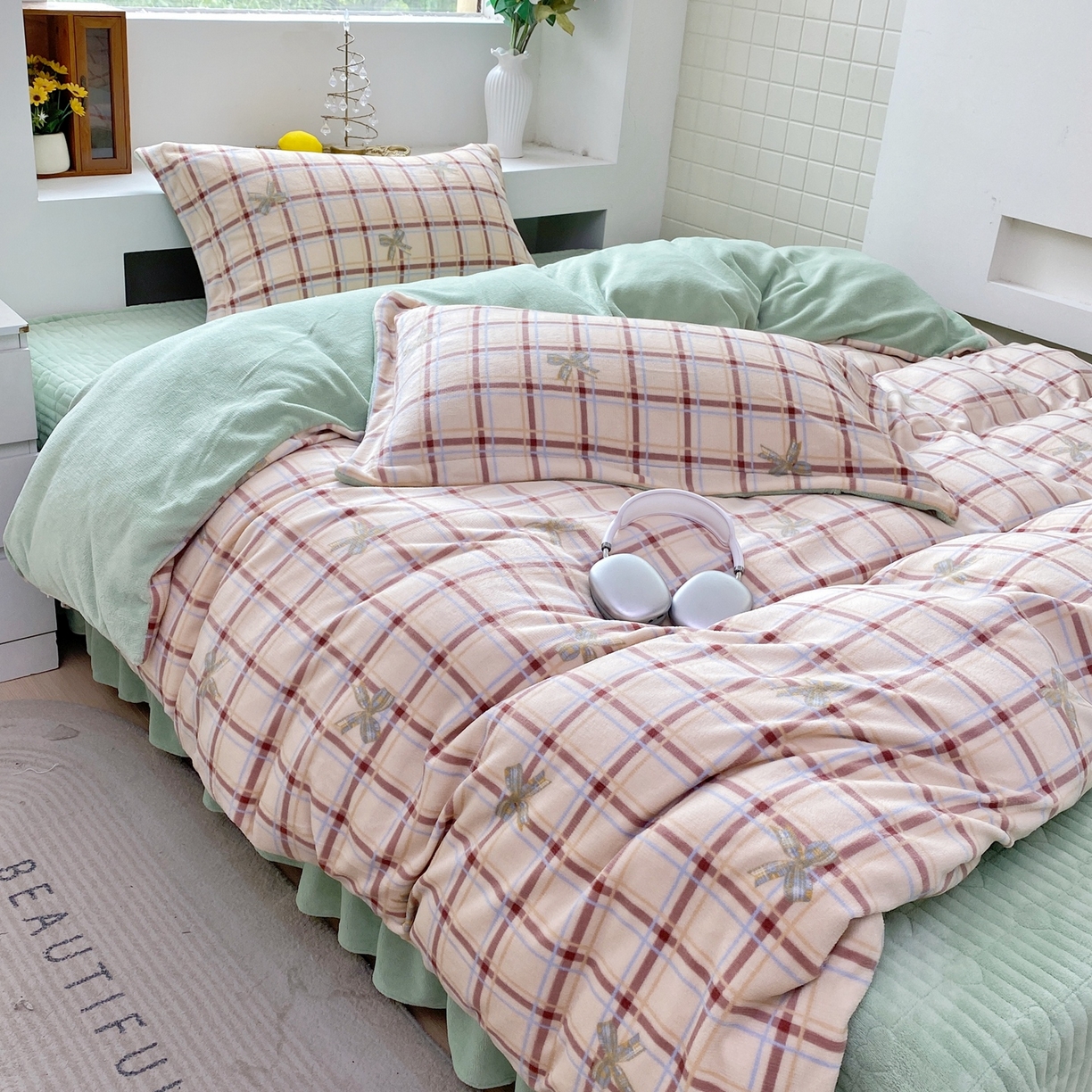 91家纺网 家纺一手货源 找家纺 恋尚羽家纺 2025新款印花牛奶绒大床裙床盖四件套 格调