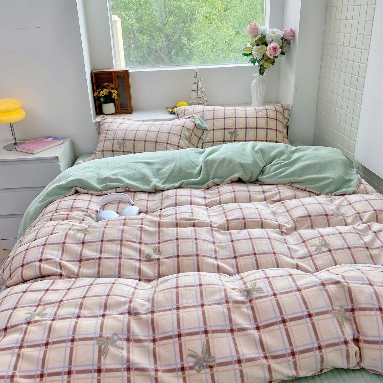 91家纺网 家纺一手货源 找家纺 恋尚羽家纺 2025新款印花牛奶绒大床裙床盖四件套 格调