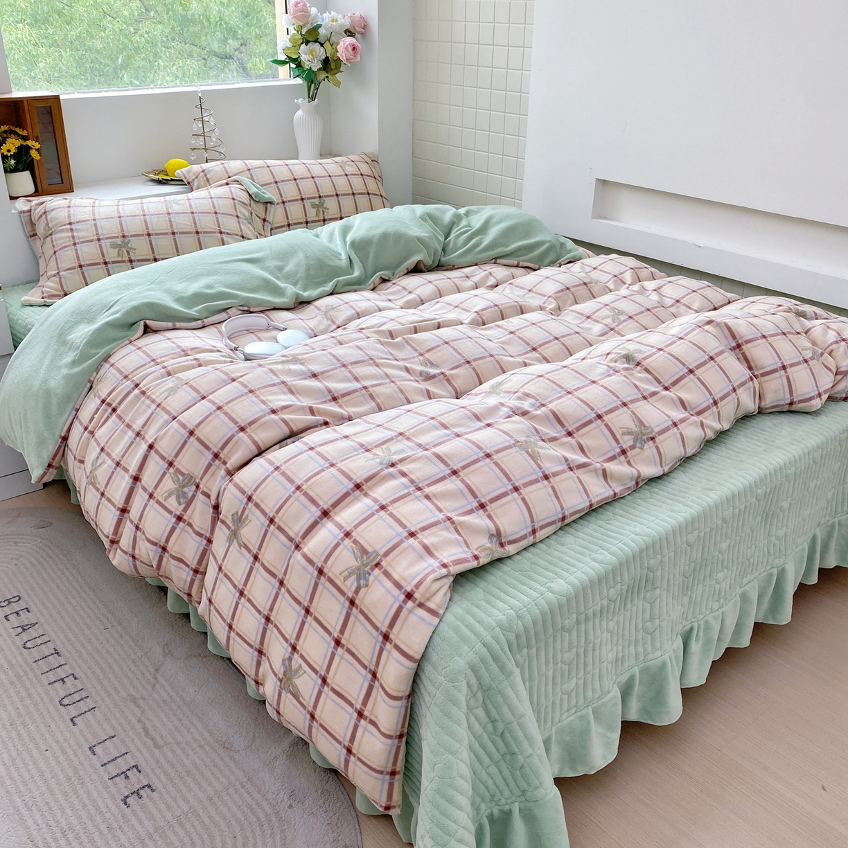 91家纺网 家纺一手货源 找家纺 恋尚羽家纺 2025新款印花牛奶绒大床裙床盖四件套 格调