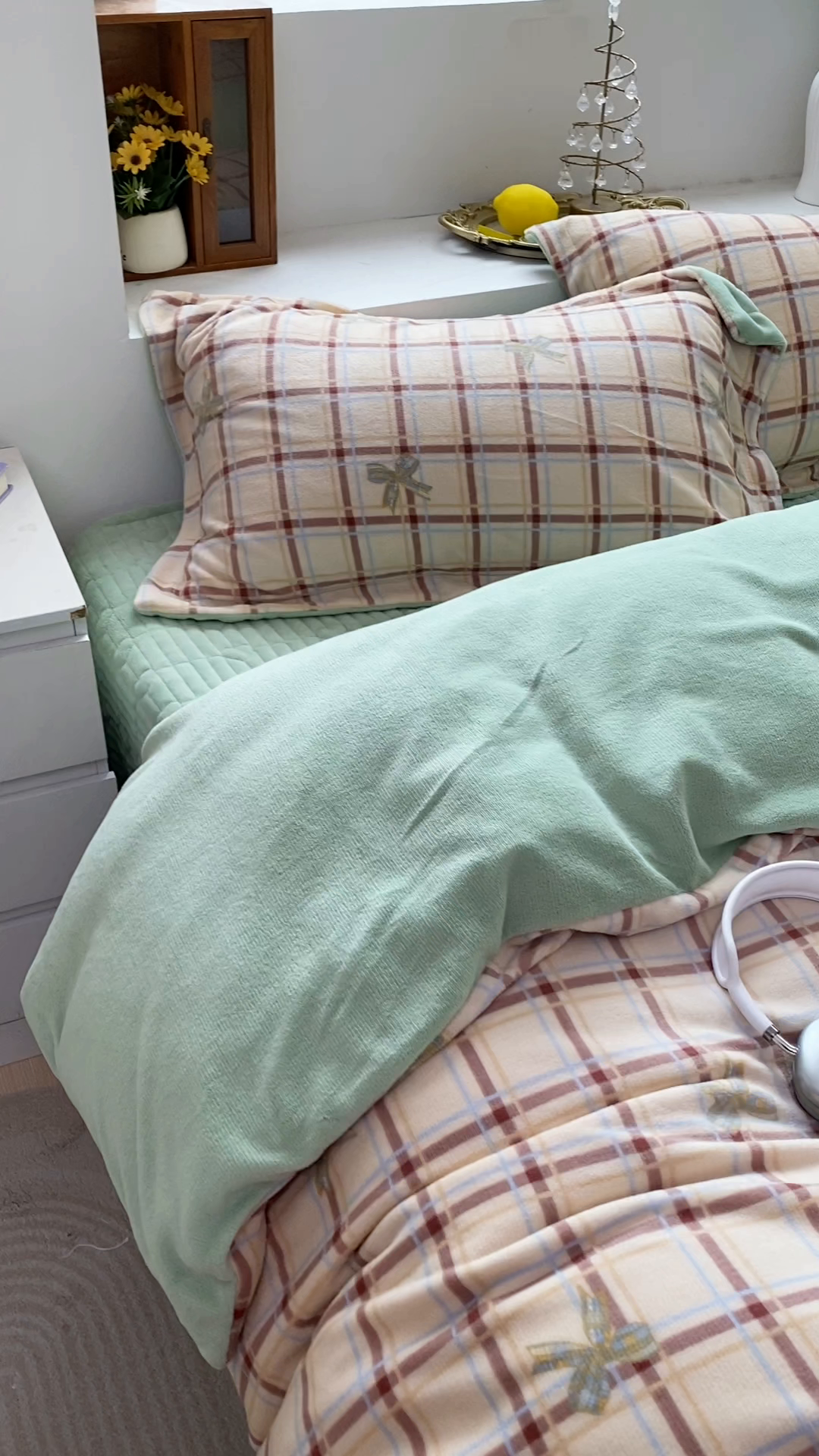 91家纺网 家纺一手货源 找家纺 恋尚羽家纺 2025新款印花牛奶绒大床裙床盖四件套 格调