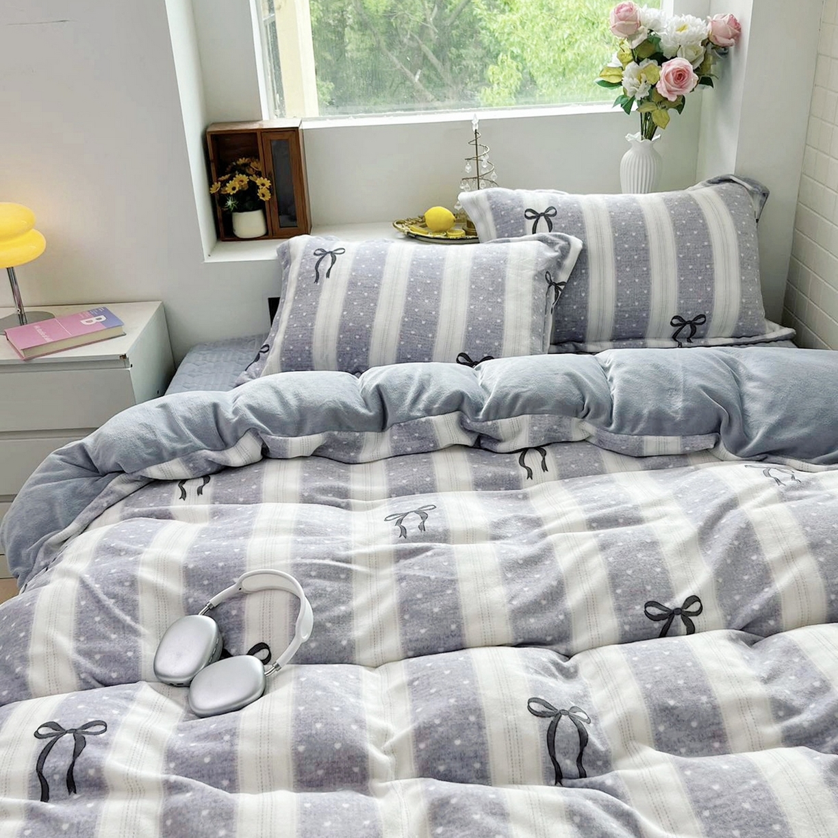 91家纺网 家纺一手货源 找家纺 恋尚羽家纺 2025新款印花牛奶绒大床裙床盖四件套 蝴蝶结灰