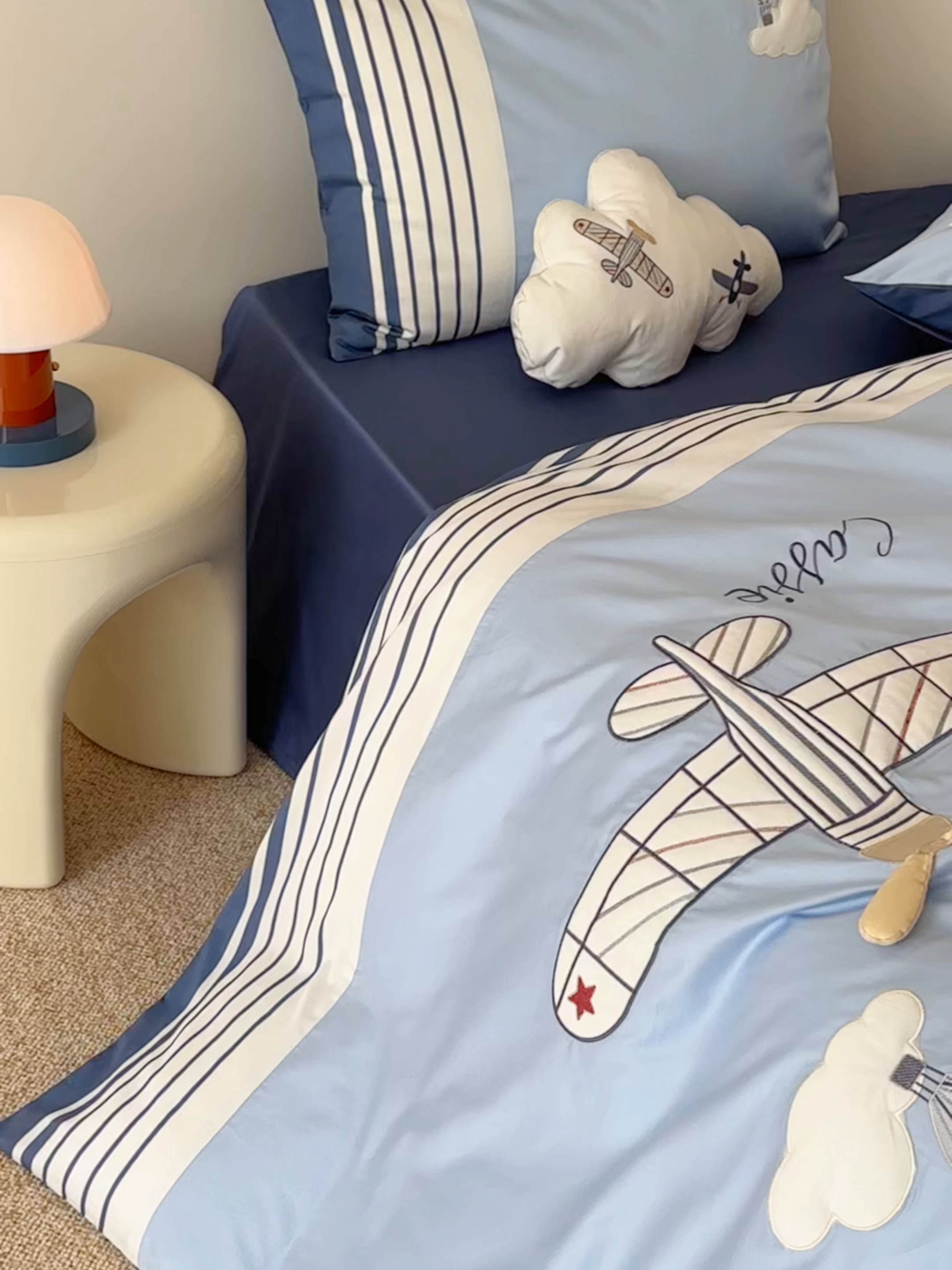 91家纺网 家纺一手货源 找家纺 （总）曼布缇 2025新款长绒棉纯棉贴布绣四件套-逐梦（送抱枕）（会员减20，券后338/368/388起）