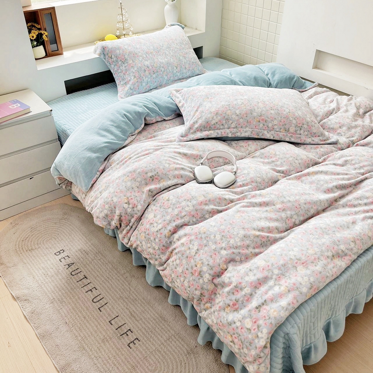 91家纺网 家纺一手货源 找家纺 恋尚羽家纺 2025新款印花牛奶绒大床裙床盖四件套 花季