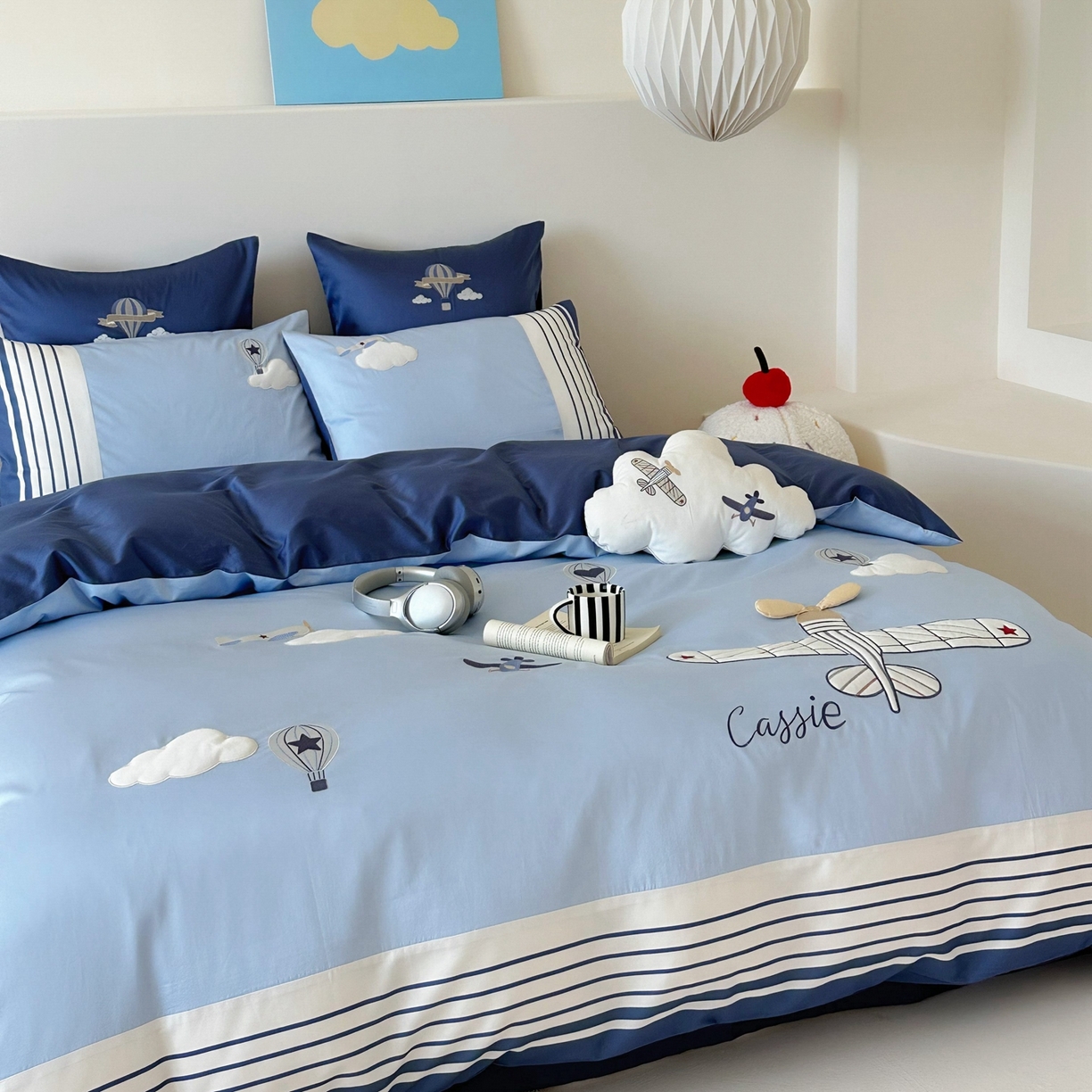 91家纺网 家纺一手货源 找家纺 曼布缇 2025新款长绒棉纯棉贴布绣四件套-逐梦（送抱枕）（会员减20，券后338/368/388起） 逐梦-场景一