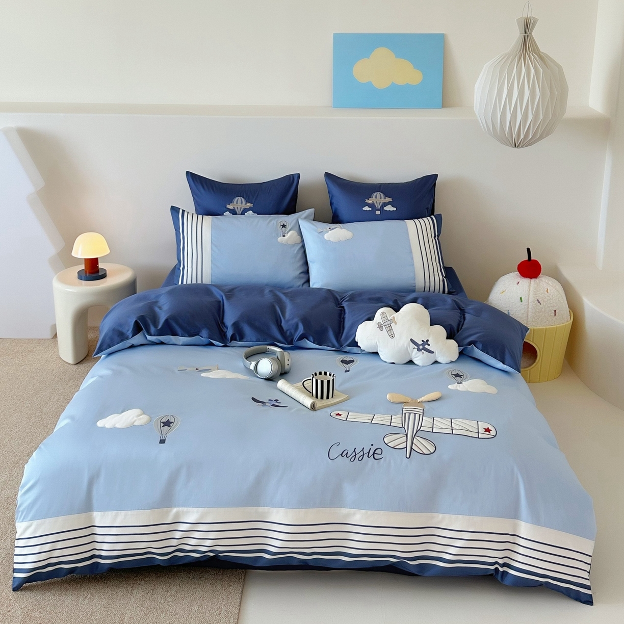 91家纺网 家纺一手货源 找家纺 曼布缇 2025新款长绒棉纯棉贴布绣四件套-逐梦（送抱枕）（会员减20，券后338/368/388起） 逐梦-场景一