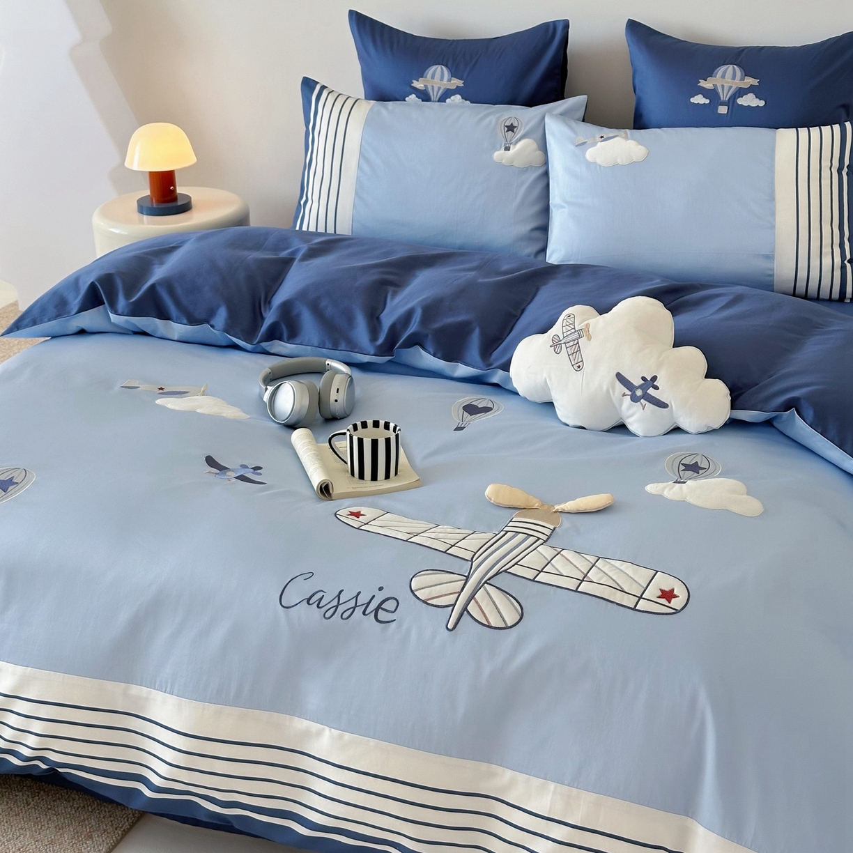 91家纺网 家纺一手货源 找家纺 曼布缇 2025新款长绒棉纯棉贴布绣四件套-逐梦（送抱枕）（会员减20，券后338/368/388起） 逐梦-场景一