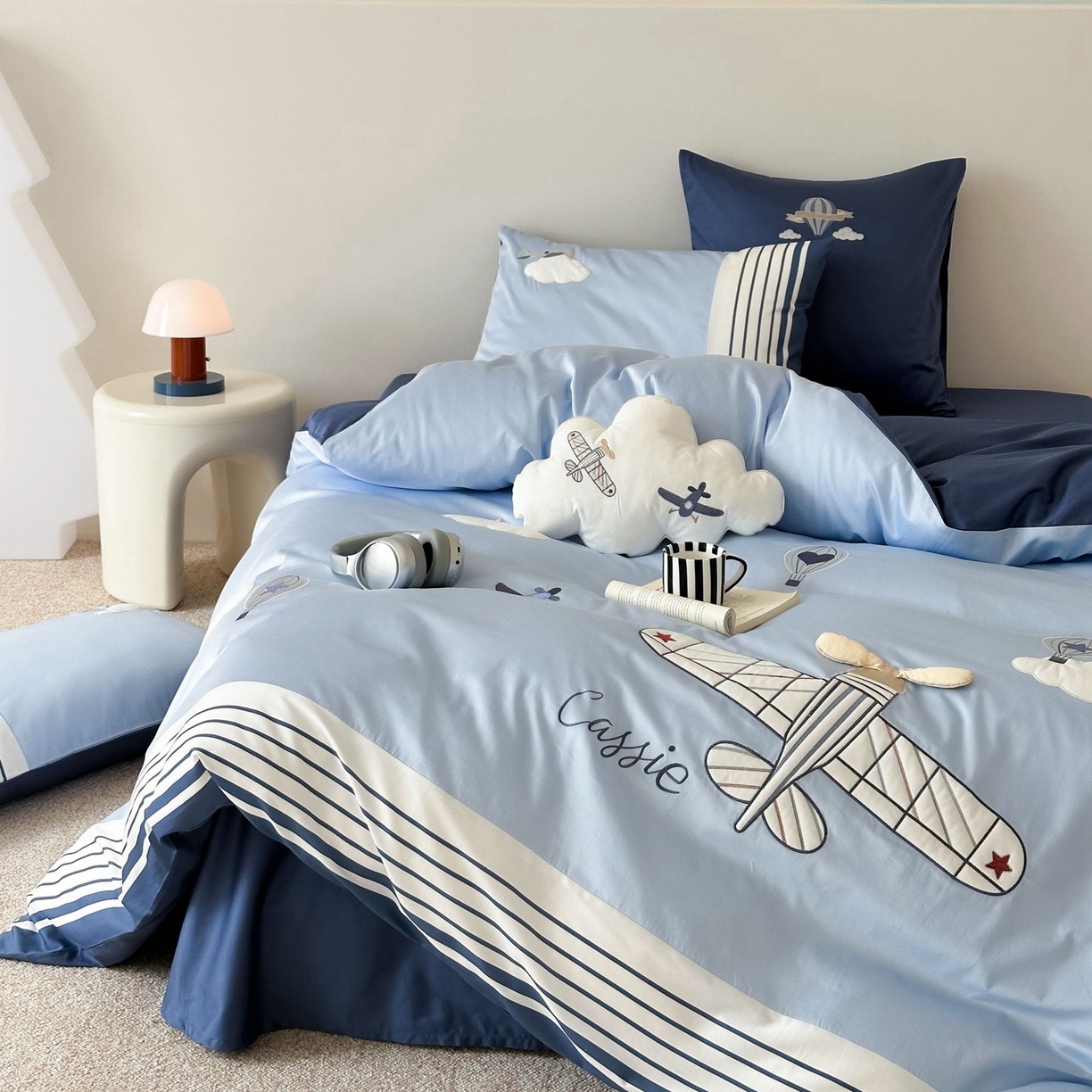 91家纺网 家纺一手货源 找家纺 曼布缇 2025新款长绒棉纯棉贴布绣四件套-逐梦（送抱枕）（会员减20，券后338/368/388起） 逐梦-场景一