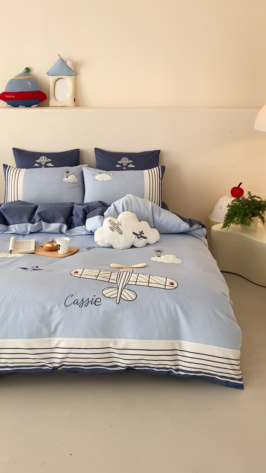 91家纺网 家纺一手货源 找家纺 曼布缇 2025新款长绒棉纯棉贴布绣四件套-逐梦（送抱枕）（会员减20，券后338/368/388起） 逐梦-场景二