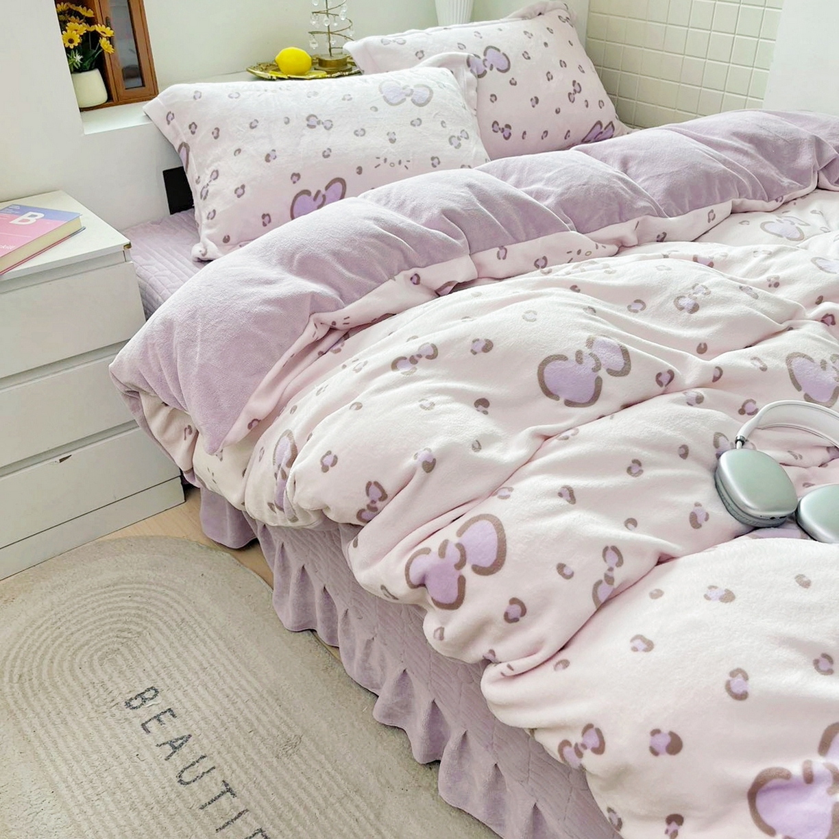 91家纺网 家纺一手货源 找家纺 恋尚羽家纺 2025新款印花牛奶绒大床裙床盖四件套 米妮紫