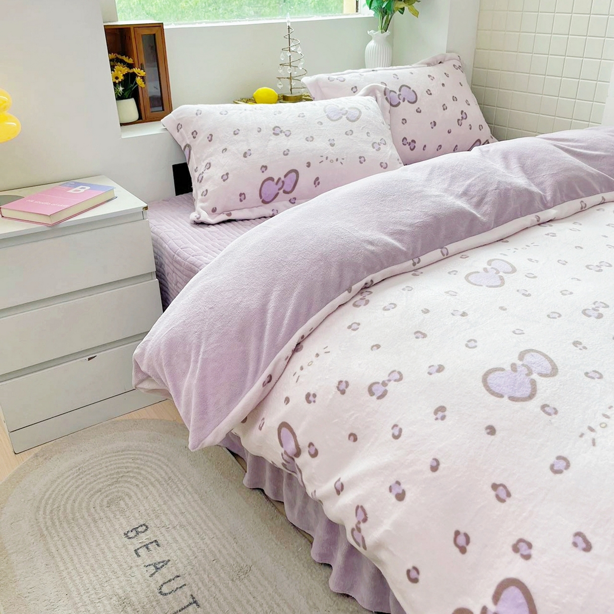 91家纺网 家纺一手货源 找家纺 恋尚羽家纺 2025新款印花牛奶绒大床裙床盖四件套 米妮紫
