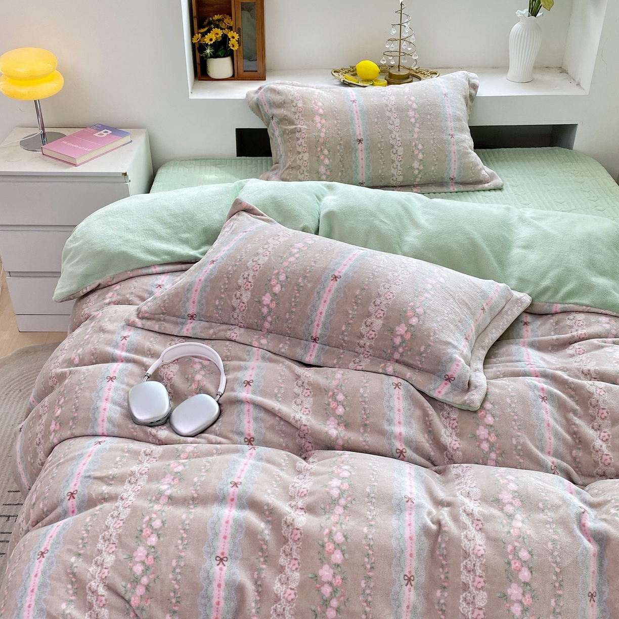 91家纺网 家纺一手货源 找家纺 恋尚羽家纺 2025新款印花牛奶绒大床裙床盖四件套 雨棠