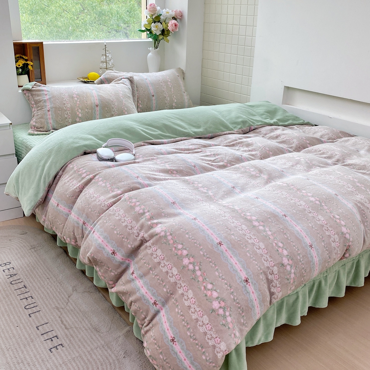 91家纺网 家纺一手货源 找家纺 恋尚羽家纺 2025新款印花牛奶绒大床裙床盖四件套 雨棠