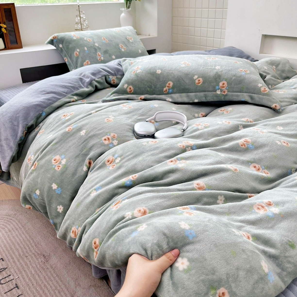 91家纺网 家纺一手货源 找家纺 恋尚羽家纺 2025新款印花牛奶绒大床裙床盖四件套 约定