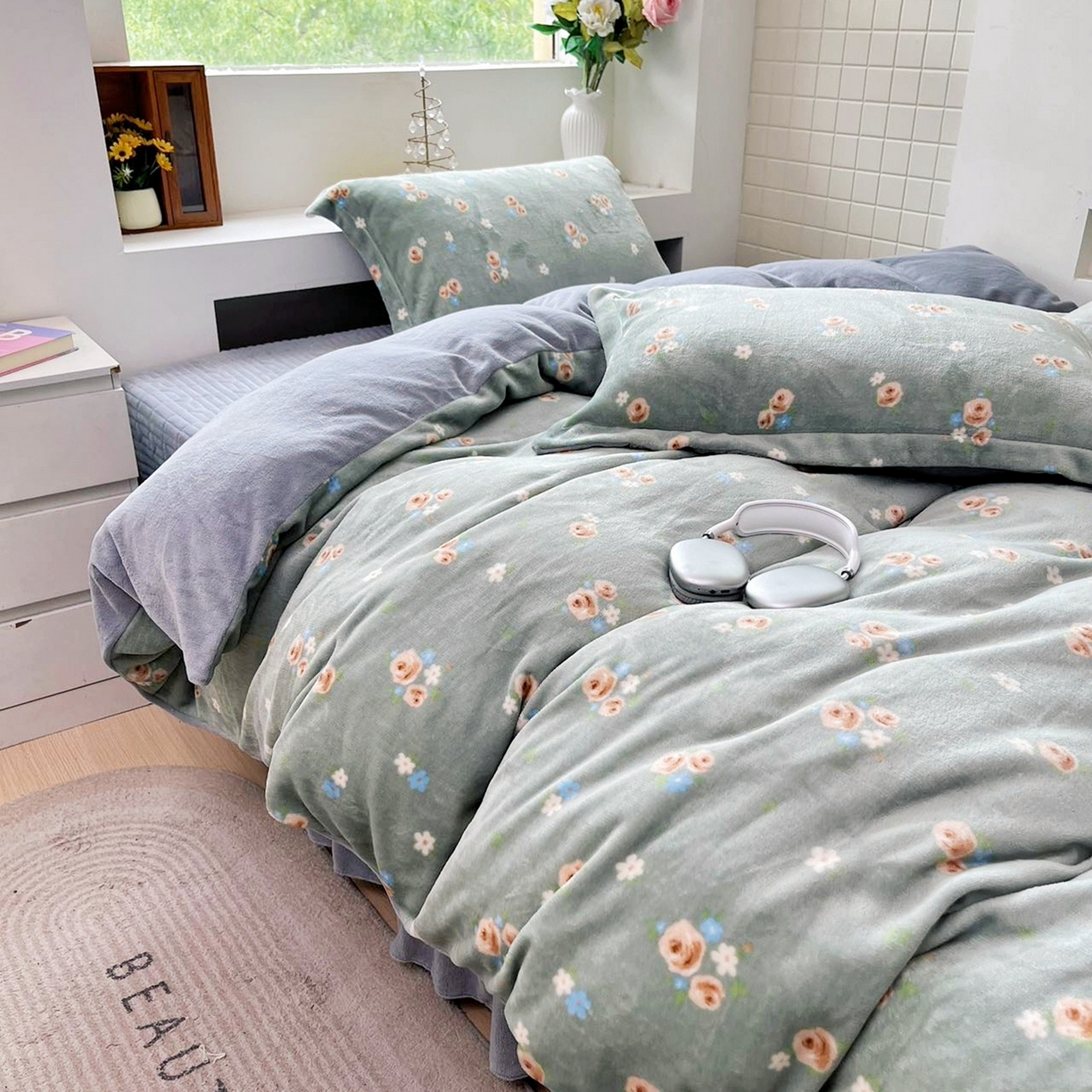 91家纺网 家纺一手货源 找家纺 恋尚羽家纺 2025新款印花牛奶绒大床裙床盖四件套 约定