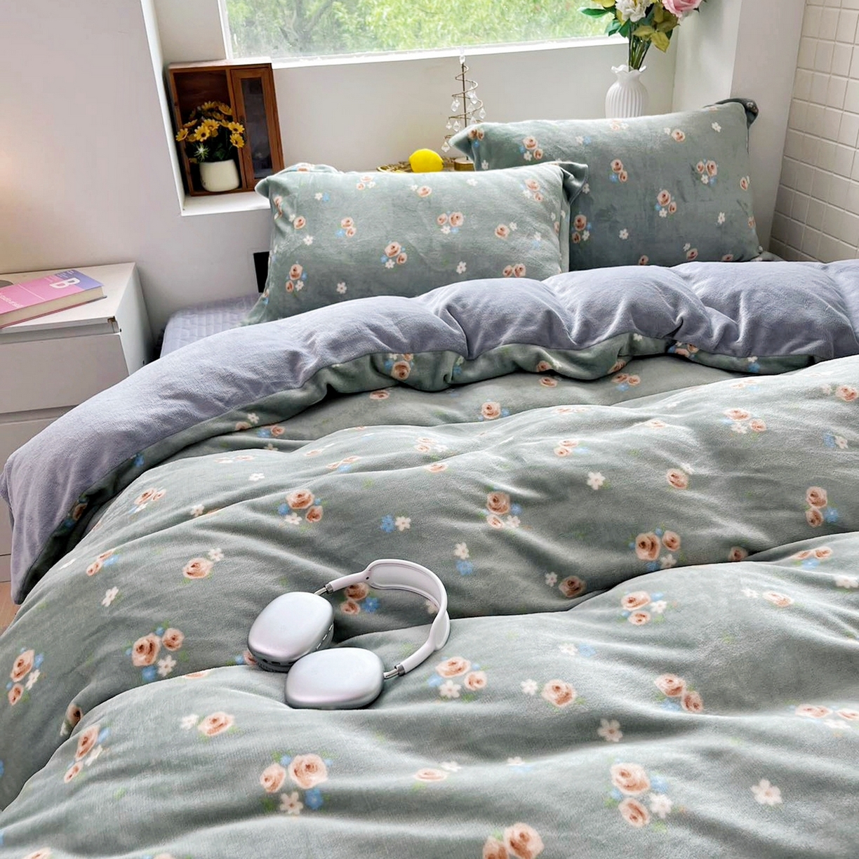 91家纺网 家纺一手货源 找家纺 恋尚羽家纺 2025新款印花牛奶绒大床裙床盖四件套 约定