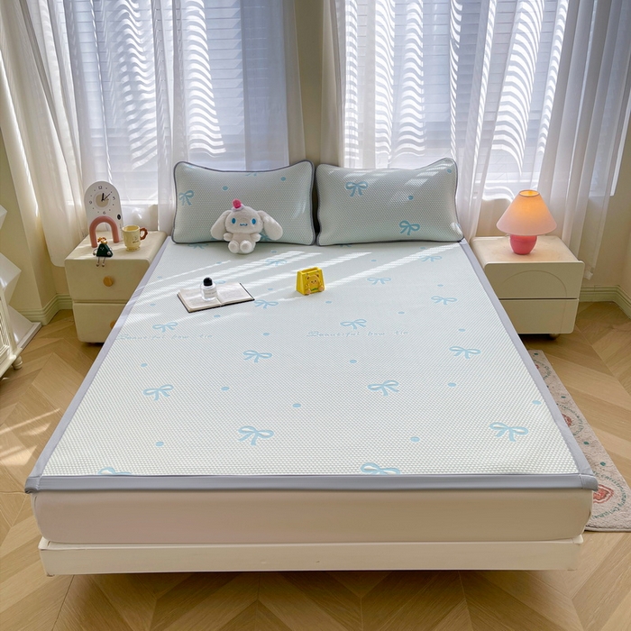 91家纺网 家纺一手货源 找家纺 小叮当家纺仓储工厂店 2025新款冰豆豆凉席冰丝席凉豆豆凉席-灵萌系列-床席款 灵萌条席-圆点蝴蝶结-蓝