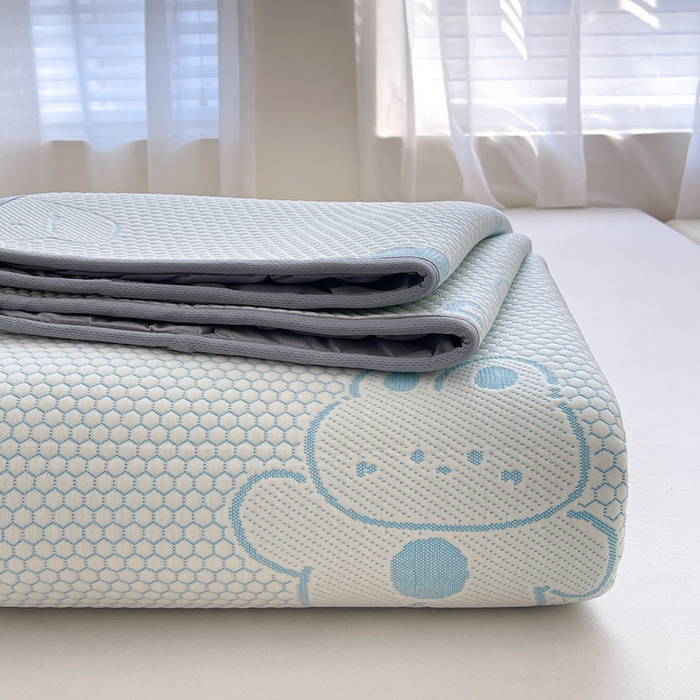 91家纺网 家纺一手货源 找家纺 小叮当家纺仓储工厂店 2025新款冰豆豆凉席冰丝席凉豆豆凉席-灵萌系列-床席款 灵萌条席-兔宝熊-蓝