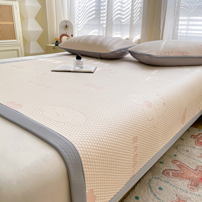 91家纺网 家纺一手货源 找家纺 小叮当家纺仓储工厂店 2025新款冰豆豆凉席冰丝席凉豆豆凉席-灵萌系列-床席款 灵萌条席-兔宝熊-粉