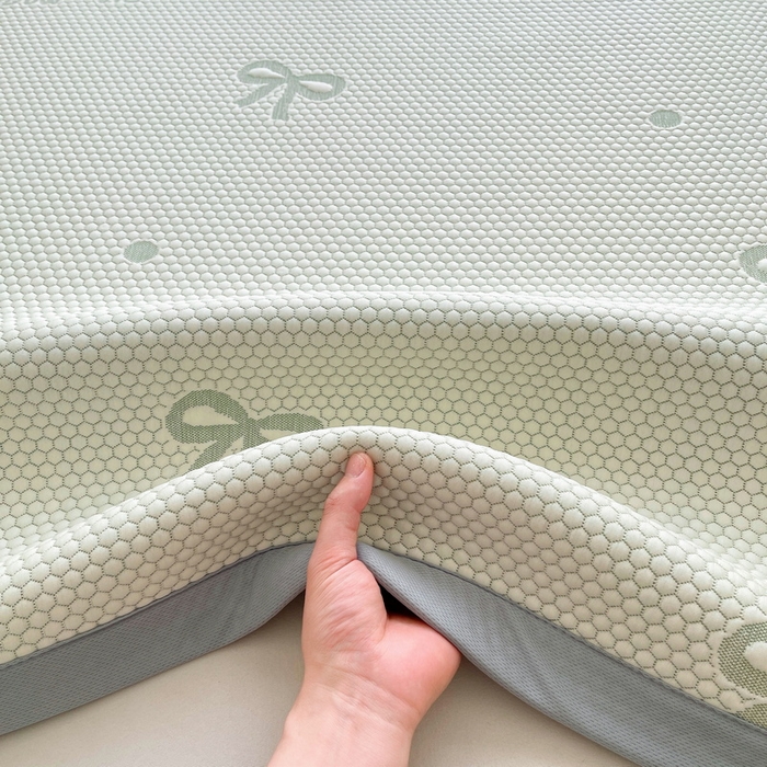 91家纺网 家纺一手货源 找家纺 小叮当家纺仓储工厂店 2025新款冰豆豆凉席冰丝席凉豆豆凉席-灵萌系列-床席款 灵萌条席-圆点蝴蝶结-绿