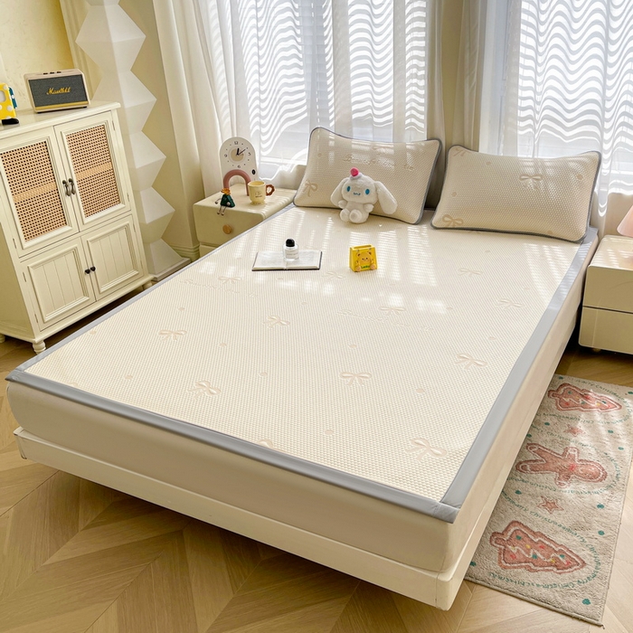 91家纺网 家纺一手货源 找家纺 小叮当家纺仓储工厂店 2025新款冰豆豆凉席冰丝席凉豆豆凉席-灵萌系列-床席款 灵萌条席-圆点蝴蝶结-咖