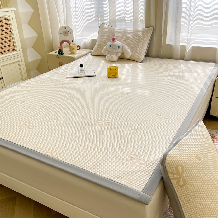 91家纺网 家纺一手货源 找家纺 小叮当家纺仓储工厂店 2025新款冰豆豆凉席冰丝席凉豆豆凉席-灵萌系列-床席款 灵萌条席-圆点蝴蝶结-咖