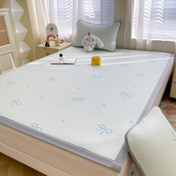 91家纺网 家纺一手货源 找家纺 小叮当家纺仓储工厂店 2025新款冰豆豆凉席冰丝席凉豆豆凉席-灵萌系列-床席款 灵萌条席-圆点蝴蝶结-蓝