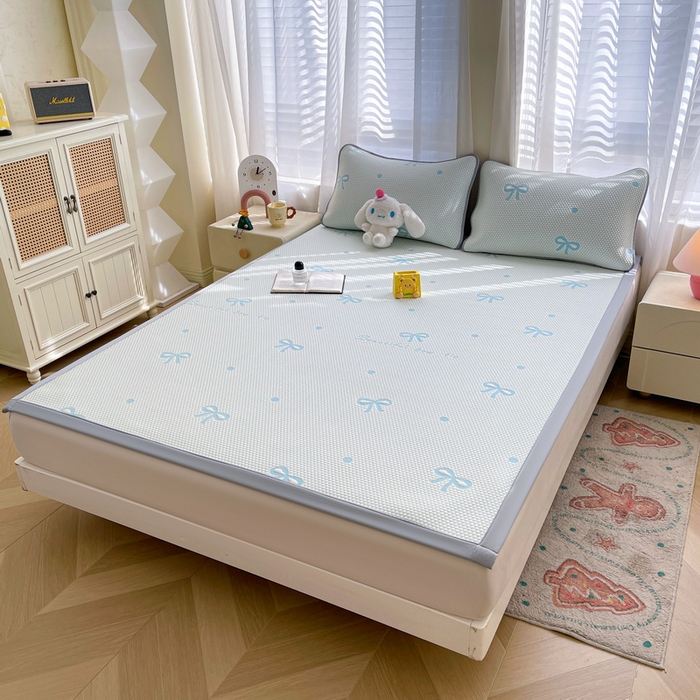 91家纺网 家纺一手货源 找家纺 小叮当家纺仓储工厂店 2025新款冰豆豆凉席冰丝席凉豆豆凉席-灵萌系列-床席款 灵萌条席-圆点蝴蝶结-蓝