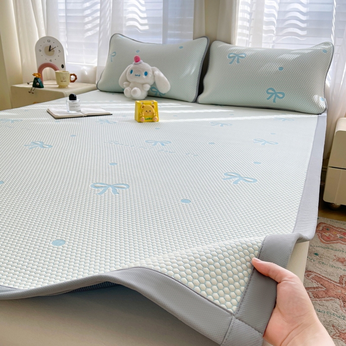 91家纺网 家纺一手货源 找家纺 小叮当家纺仓储工厂店 2025新款冰豆豆凉席冰丝席凉豆豆凉席-灵萌系列-床席款 灵萌条席-圆点蝴蝶结-蓝