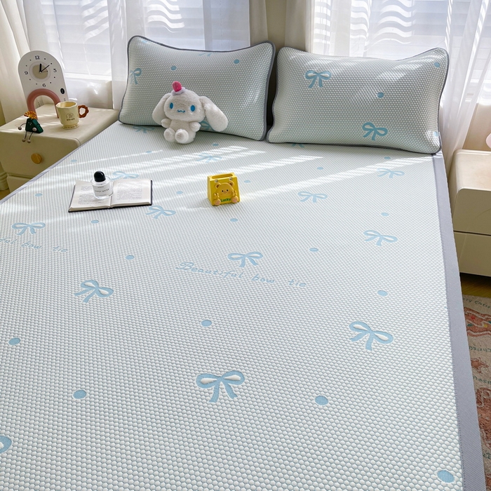 91家纺网 家纺一手货源 找家纺 小叮当家纺仓储工厂店 2025新款冰豆豆凉席冰丝席凉豆豆凉席-灵萌系列-床席款 灵萌条席-圆点蝴蝶结-蓝