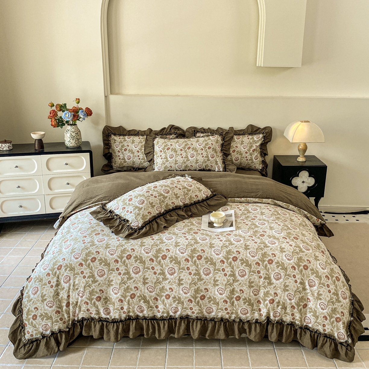 91家纺网 家纺一手货源 找家纺 仟网汇 2025新款复古风亚麻原麻花边四件套 太阳花