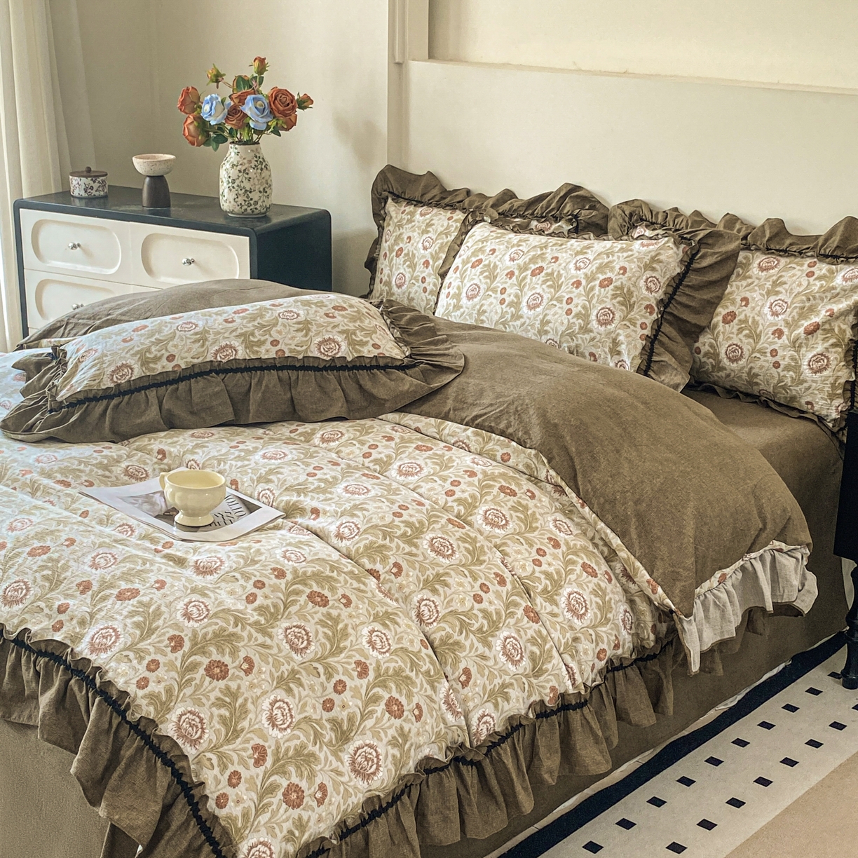 91家纺网 家纺一手货源 找家纺 仟网汇 2025新款复古风亚麻原麻花边四件套 太阳花