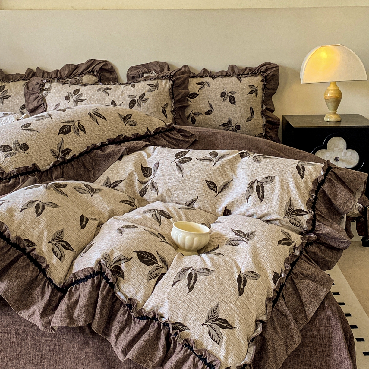 91家纺网 家纺一手货源 找家纺 仟网汇 2025新款复古风亚麻原麻花边四件套 叶影