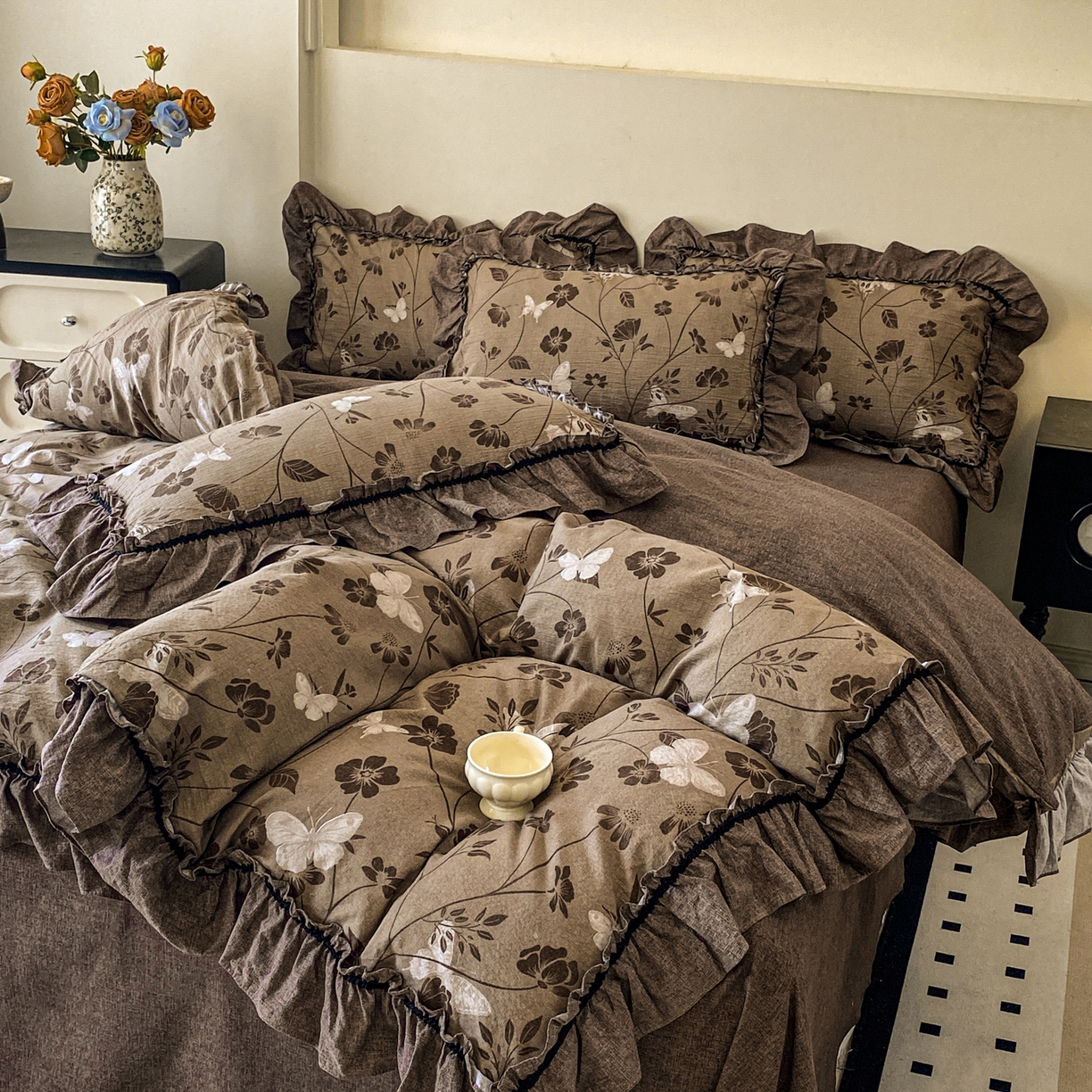 91家纺网 家纺一手货源 找家纺 仟网汇 2025新款复古风亚麻原麻花边四件套 蝶之舞