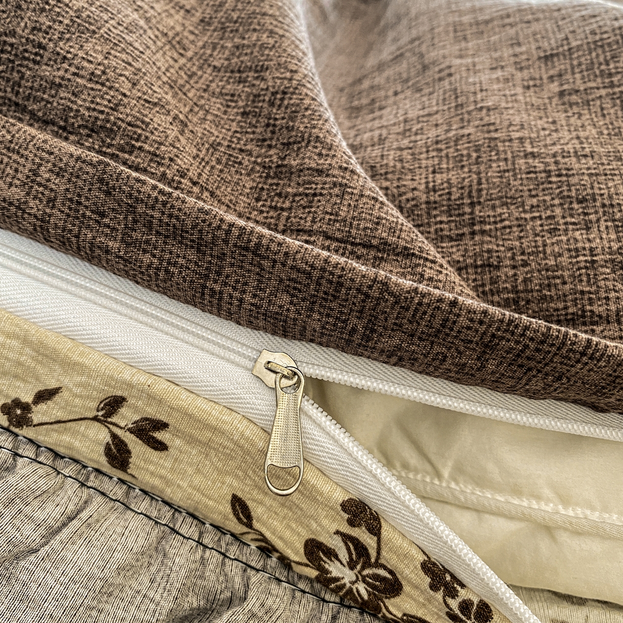 91家纺网 家纺一手货源 找家纺 仟网汇 2025新款复古风亚麻原麻花边四件套 棕篱