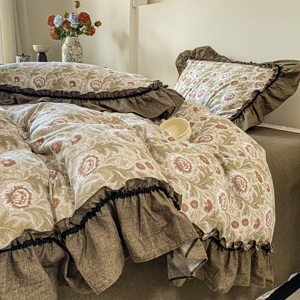 91家纺网 家纺一手货源 找家纺 仟网汇 2025新款复古风亚麻原麻花边四件套 太阳花