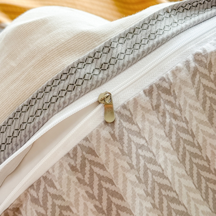 91家纺网 家纺一手货源 找家纺 红淳家纺 2025新款亲肤舒适全棉印花简约单枕套 风条雨顺