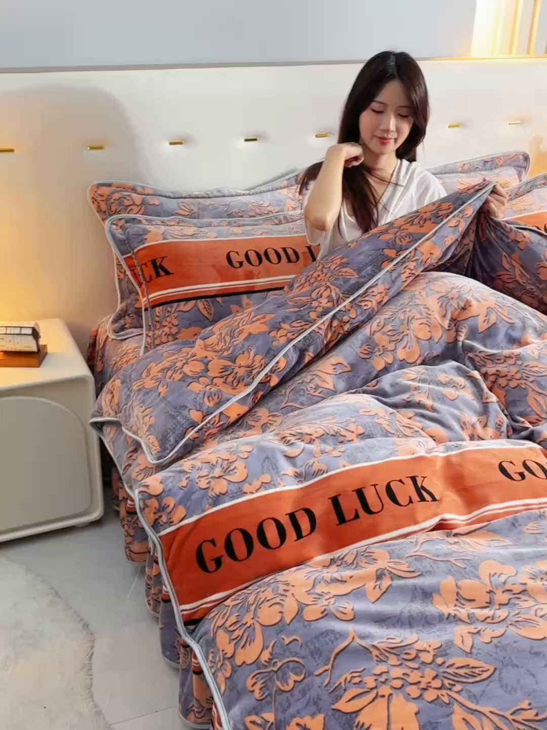 91家纺网 家纺一手货源 找家纺 静缘分 2025新款230克特厚8.5斤牛奶绒金貂绒床裙款保暖四件套-黄金叶