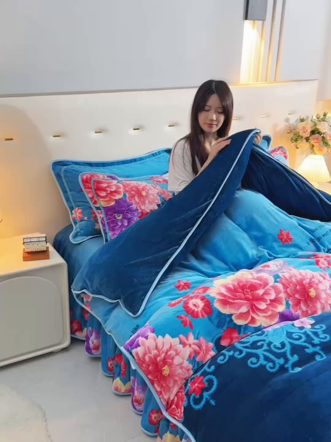 91家纺网 家纺一手货源 找家纺 静缘分 2025新款230克特厚8.5斤牛奶绒金貂绒床裙款保暖四件套-富贵花开