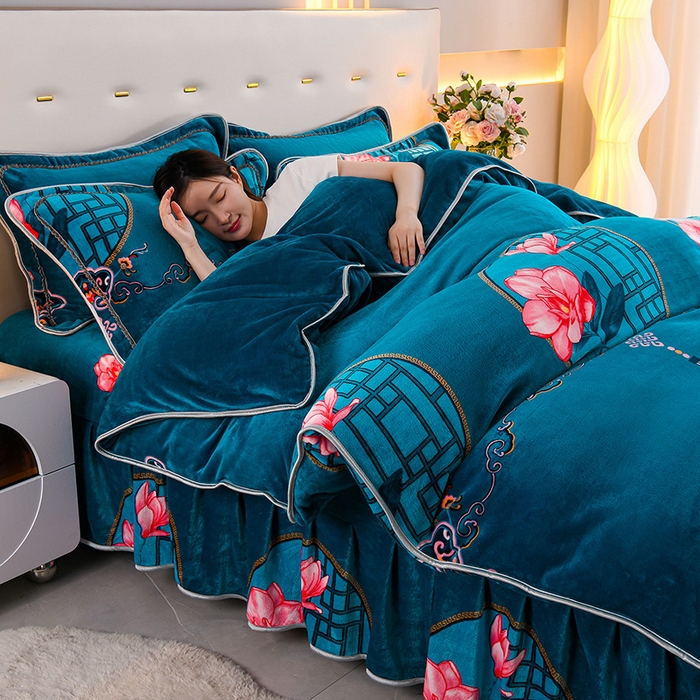 91家纺网 家纺一手货源 找家纺 静缘分 2025新款230克特厚8.5斤牛奶绒金貂绒床裙款保暖四件套-闭月羞花