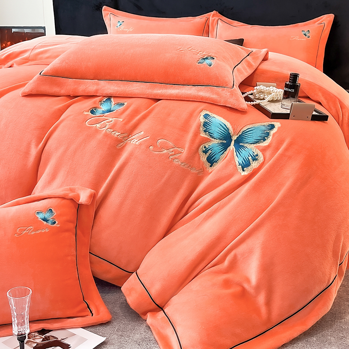 91家纺网 家纺一手货源 找家纺 妮恒美家纺 2025新款牛奶绒刺绣四件套唯美蝴蝶结系列 唯美-焦糖橘