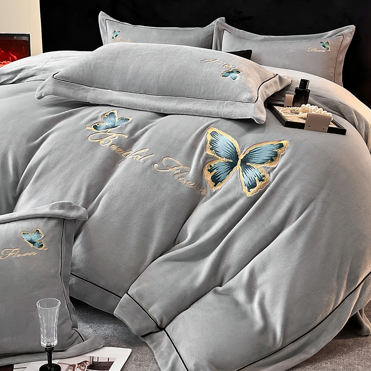 91家纺网 家纺一手货源 找家纺 妮恒美家纺 2025新款牛奶绒刺绣四件套唯美蝴蝶结系列 唯美-浅灰绿